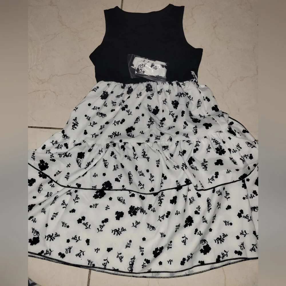 Black and White Kids Floral Dress Size 8